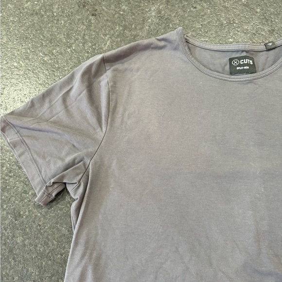 Cuts Grey Shortsleeve Shirt Split Helm - Picture 2 of 5